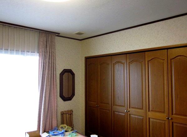 Non-living room. Western-style photo ・ Storage is abundant