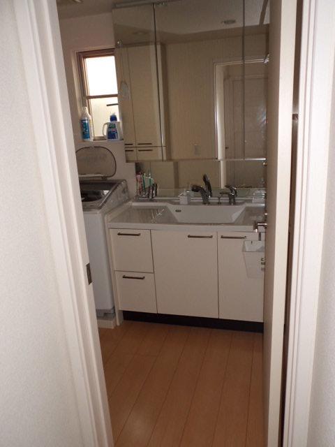 Wash basin, toilet. Indoor (July 2013) Shooting