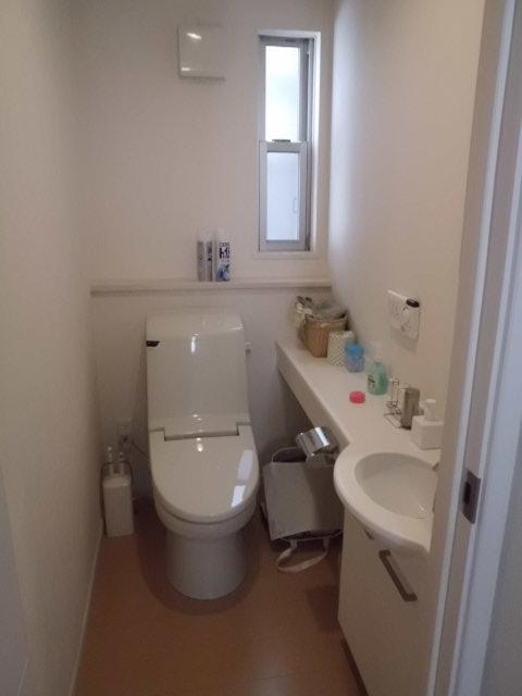 Toilet. Also it comes with a wash-basin