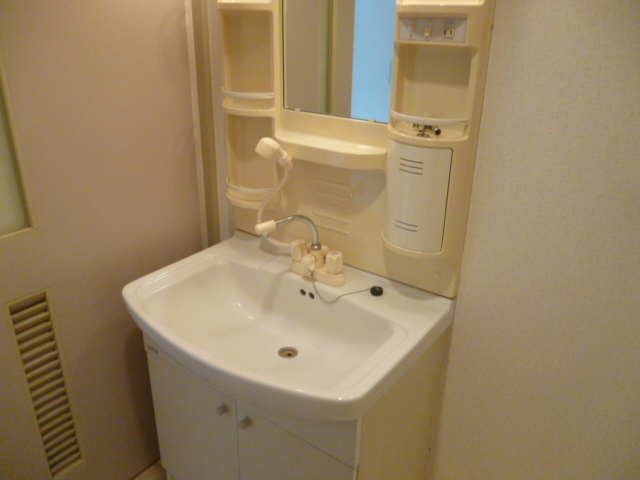 Washroom. Popular facilities Shampoo dresser Next to Indoor Laundry Area