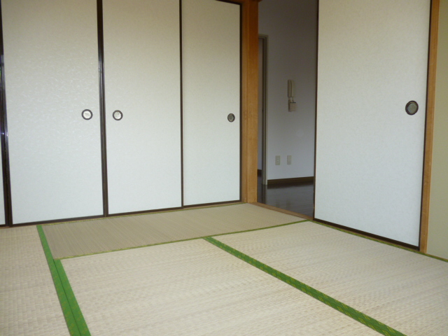 Other room space. Japanese-style room about 6 quires Closet wide 1.5 between min