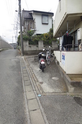 Other common areas. Bicycle parking space. 