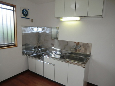 Kitchen. Bright with window Kitchen Two-burner stove installation Allowed