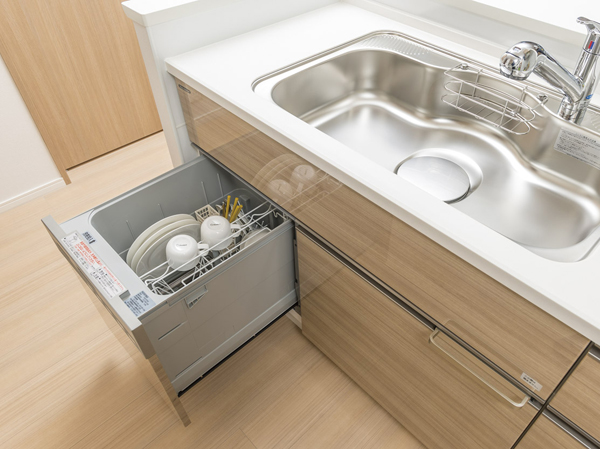 Kitchen.  [Dish washing and drying machine] Simply set the dishes, Cleaning of course done to dryness to speedy, It supports the housework. (G type)
