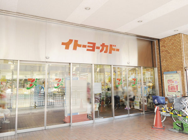 Surrounding environment. A large supermarket Purare is in Matsudo integrally, Various lifestyle-related goods is enhanced. Food floor in the first floor, Since it is open until evening 11:00 PM, It will also come in handy when the return is late (Ito-Yokado / About 370m ・ A 5-minute walk)