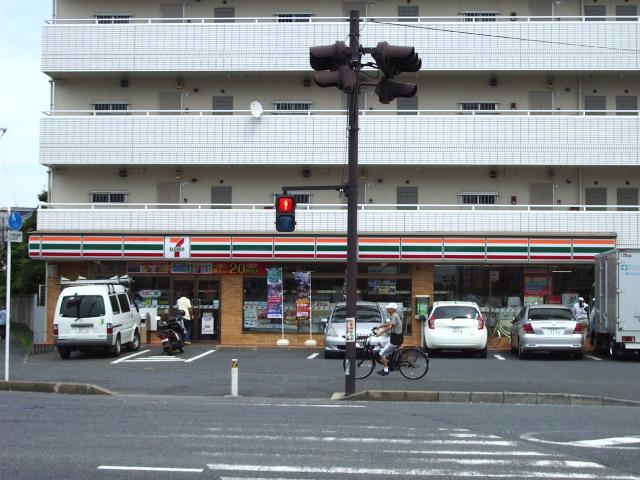 Convenience store. 670m to Seven-Eleven Matsudo Higurashi 6-chome
