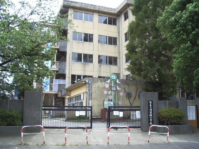 Primary school. 1111m to Matsudo Municipal Kawarazuka Elementary School