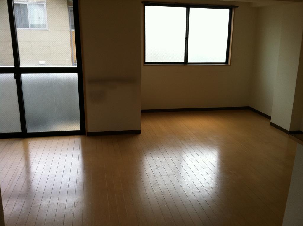 Living and room. Japan has been reflected in the flooring