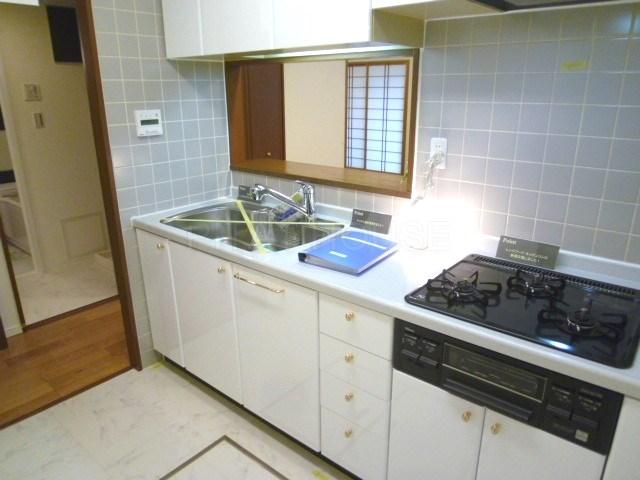 Kitchen.  [kitchen] First floor per, Also equipped with under-floor storage.