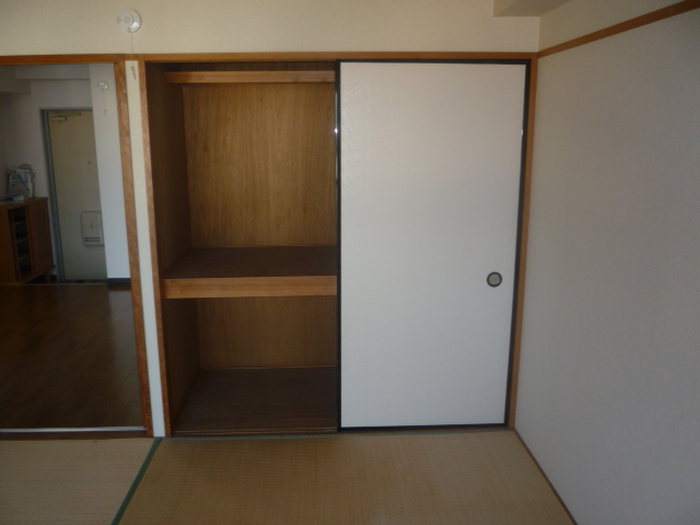 Other room space. Japanese-style room With storage between 1