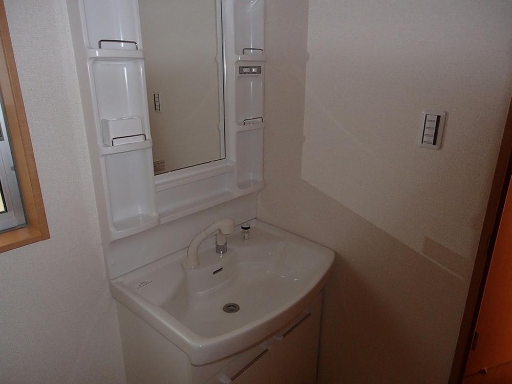 Wash basin, toilet