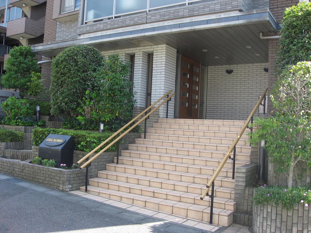 Entrance. Common areas