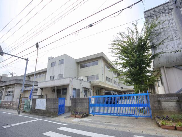 Primary school. 850m to Matsudo Municipal bridle bridge Elementary School