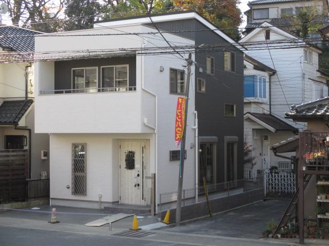 Local appearance photo. Local (12 May 2013) There is a sense of relief because it is shooting corner lot.