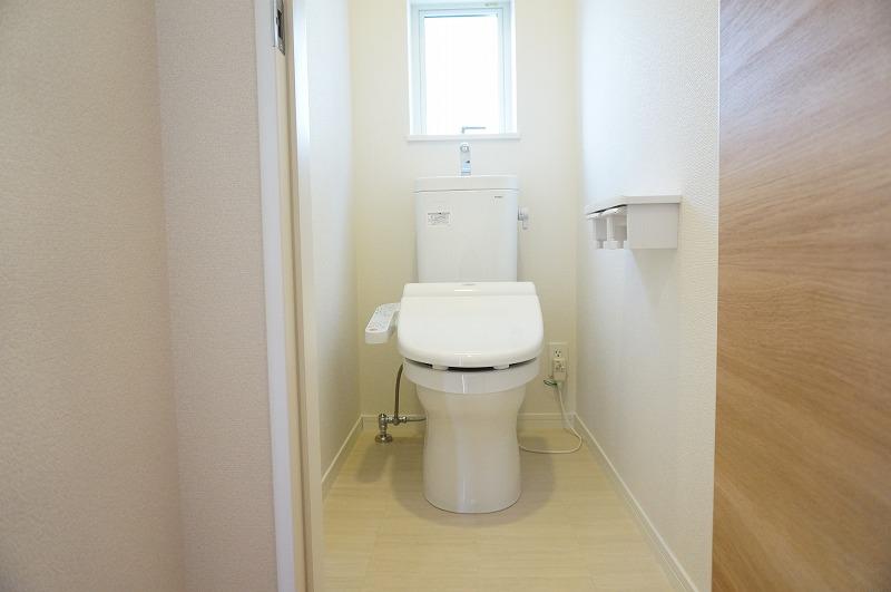 Toilet. Local (12 May 2013) Shooting