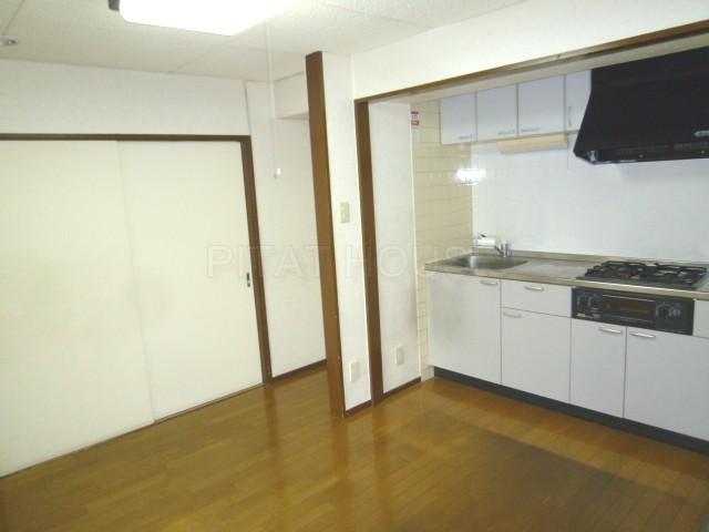 Kitchen.  [dining kitchen] Spend the time of rest all together your family, About 7.5 Pledge of DK