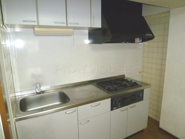 Kitchen.  [kitchen] Storage is also rich kitchen.