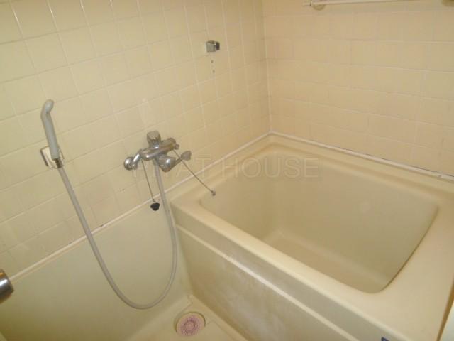 Bathroom.  [bathroom] The fatigue of the day, Refresh with child.