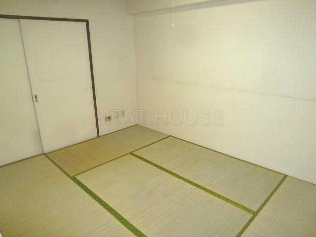 Non-living room.  [Japanese-style room] About 6 Pledge of Japanese-style room. Tatami is also beautiful.