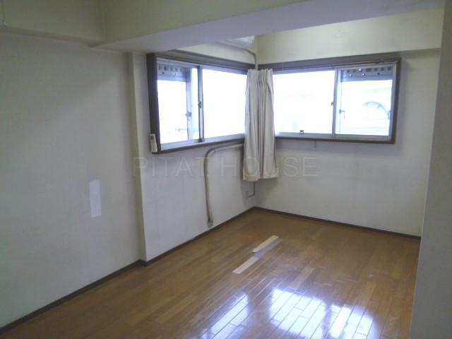 Non-living room.  [Western style room] 7.5 Pledge of Western-style because of the two-sided lighting, A bright room.