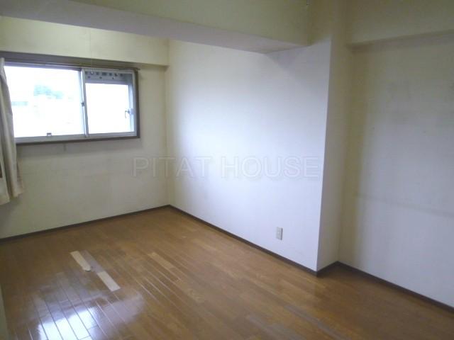 Non-living room.  [Western style room] About 7.5 Pledge of Western-style rooms that can also be used as the main bedroom