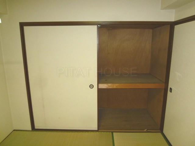 Receipt.  [Receipt] Convenient closet for storage, such as a futon