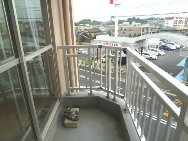 Balcony.  [balcony] For the southeast, Your laundry also dry well.