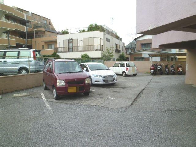 Parking lot.  [Parking Lot] Flat parking lot and out of the car is a breeze