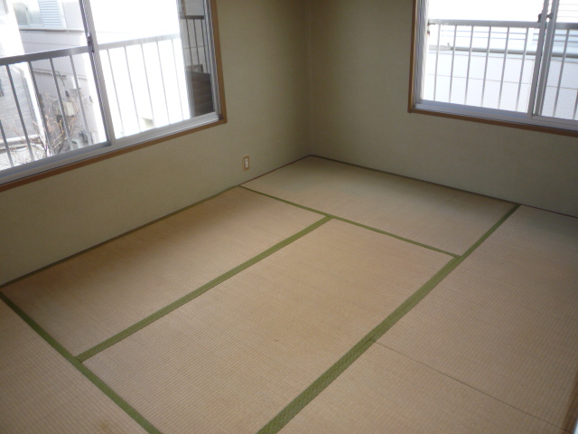 Other room space. Second floor Japanese-style room 6 quires Two-sided lighting a bright room