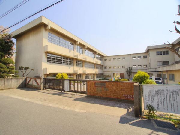 Primary school. Matsudo Municipal Kamihongo 800m up to elementary school