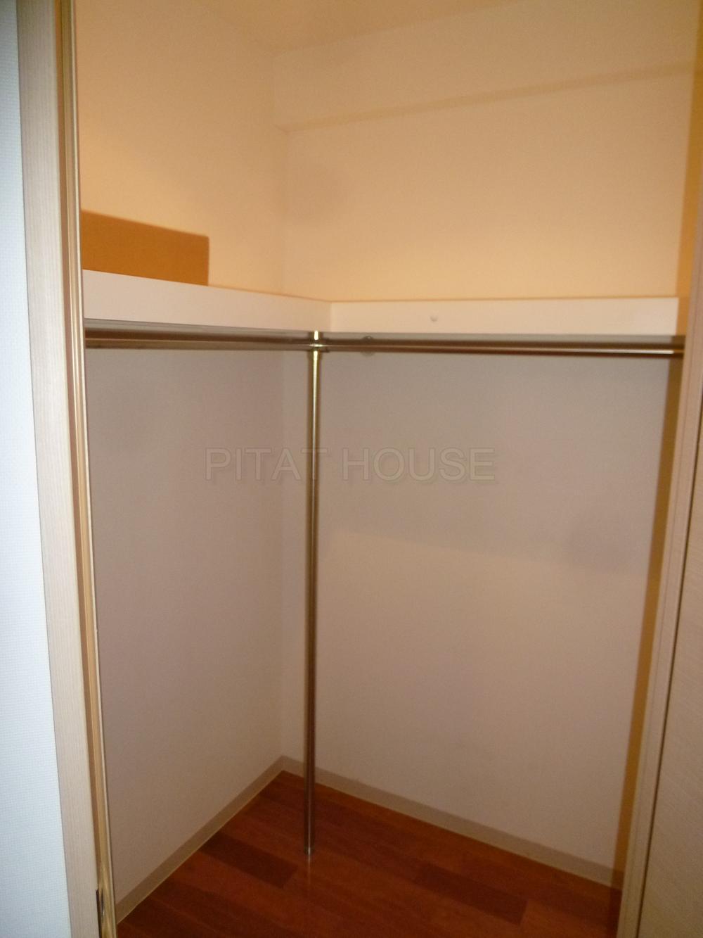 Receipt.  ◆ With a walk-in closet, Not troubled for storage.