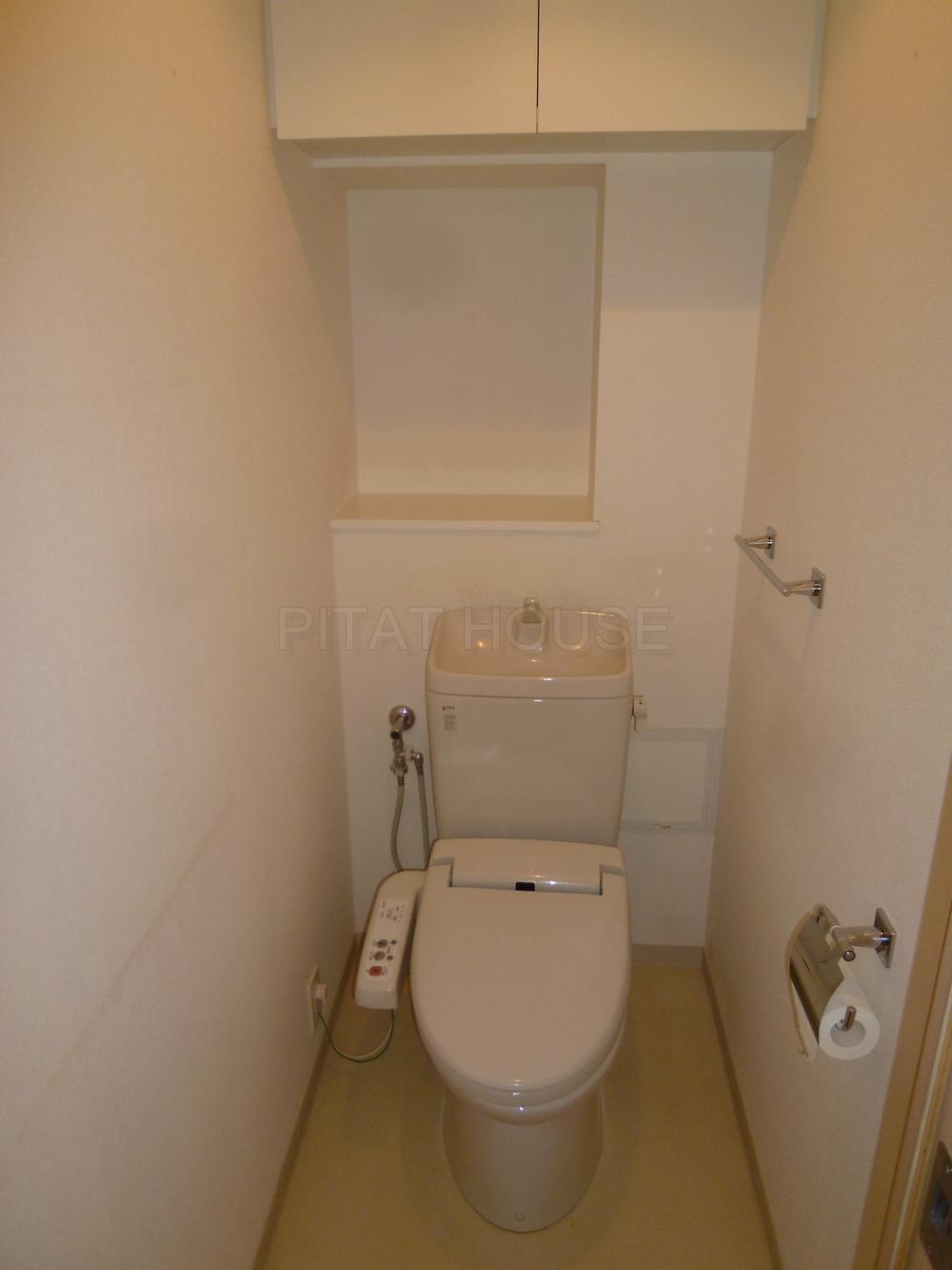 Toilet.  ◆ It is a handy shelf with a toilet.