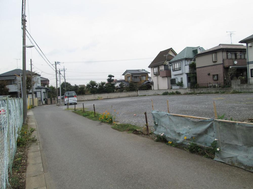 Local photos, including front road. Local (11 May 2013) Shooting