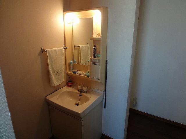 Wash basin, toilet