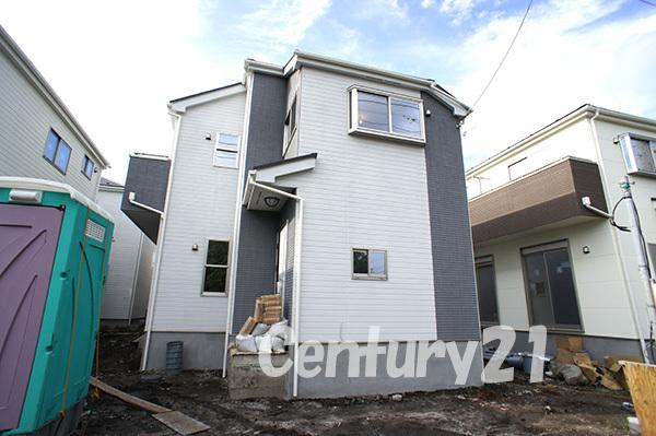 Local appearance photo. 22 Building