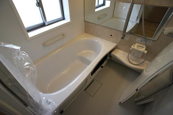 Bathroom. 22 Building