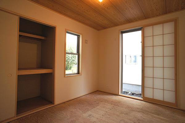 Non-living room. 22 Building