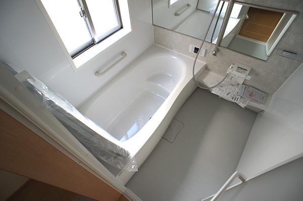 Bathroom. 14 Building