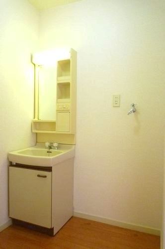 Washroom. happy, Convenient independent wash basin!