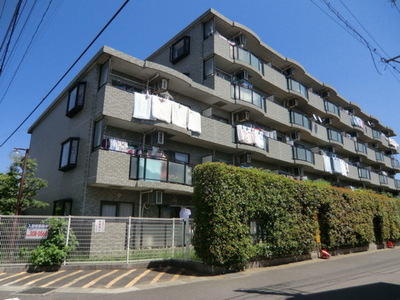 Building appearance. Also protected the balcony side private in planting