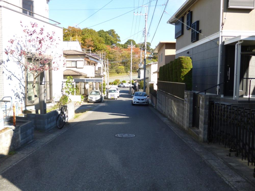 Other local. Frontal road Public road width about 4.9m