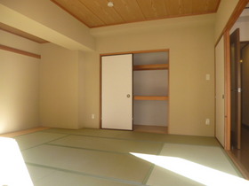 Living and room. Japanese-style room 8 quires