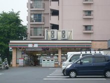 Convenience store. Seven-Eleven Kiyoshi Ke hill store up (convenience store) 727m