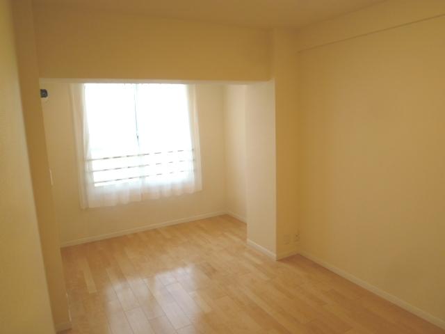 Non-living room.  [Western style room] About 8.1 Pledge of clear some room is the best in the main bedroom.