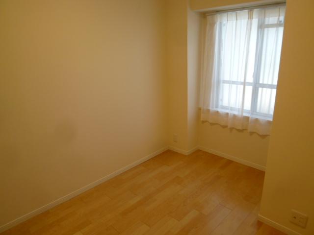 Non-living room.  [Western style room] About 5.1 Pledge of room, Effortlessly accommodated also attached closet.