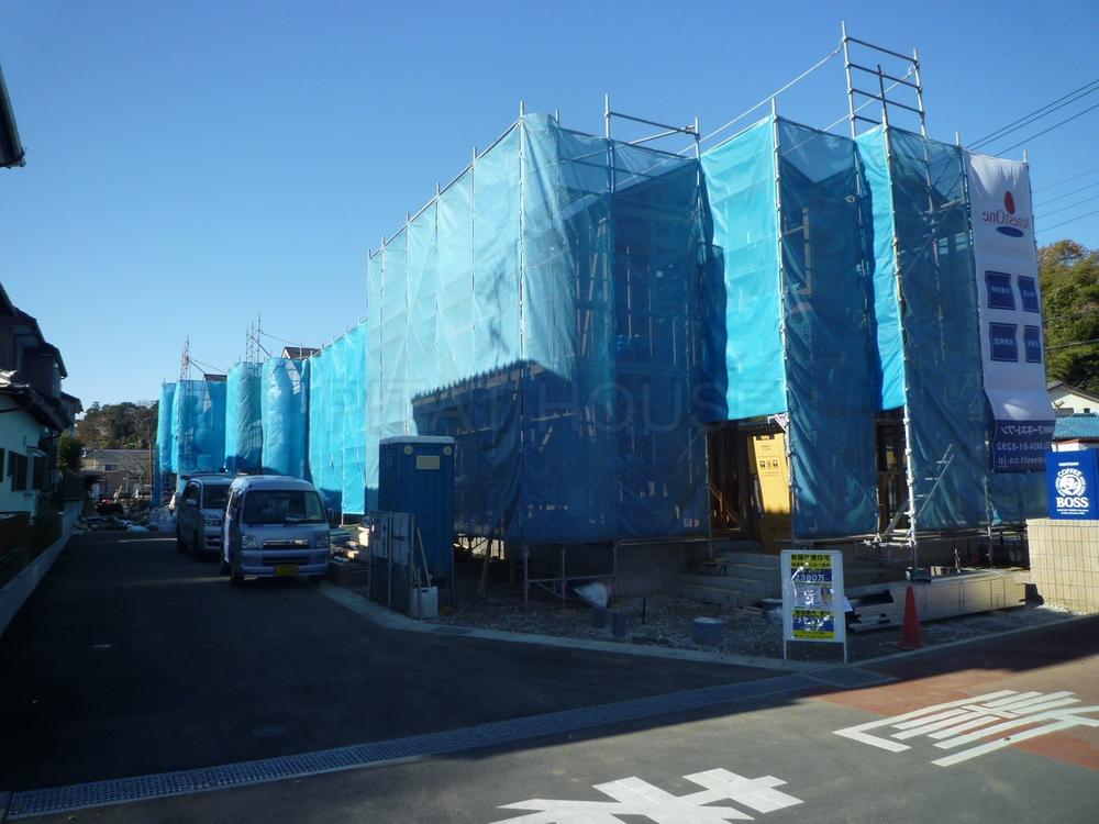 Local appearance photo. ◆ There are two cars all building car space.