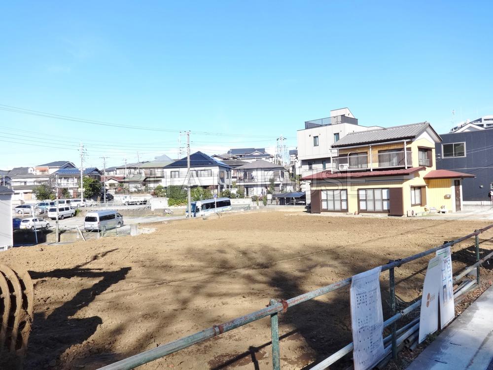 Local land photo.  [local] Large-scale development subdivision in a quiet residential area. 