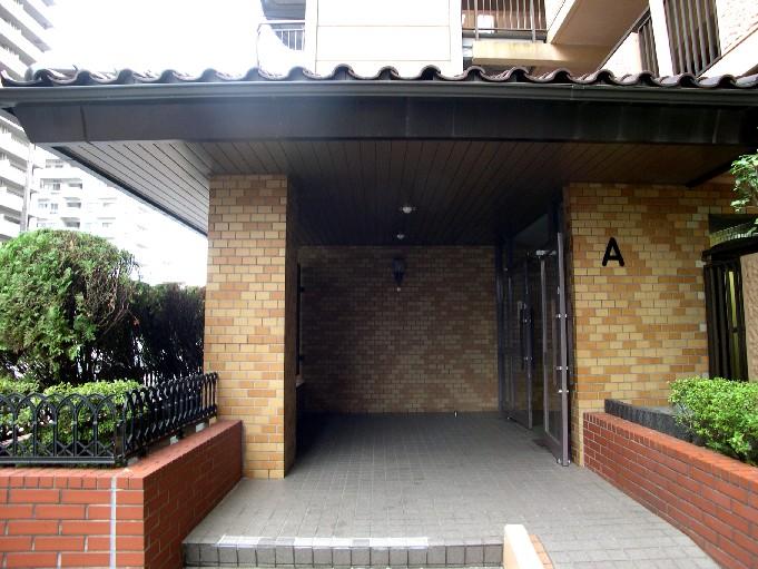 Entrance. Common areas
