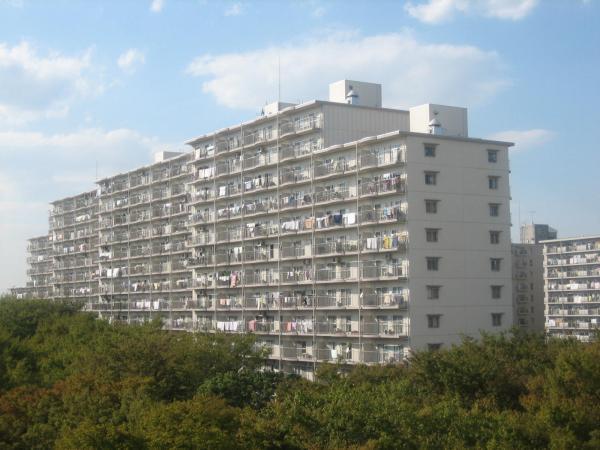 Local appearance photo. Bus stop in front of eyes, Number of multiple-