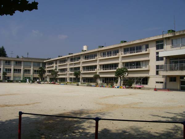 Primary school. Tokiwadaira third to elementary school (elementary school) 1342m